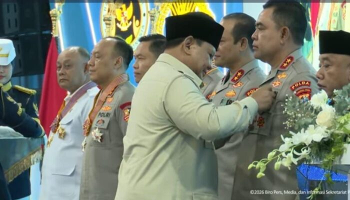 Presiden Prabowo Anugerahkan Satyalancana Wira Karya kepada Kapolda Sumut