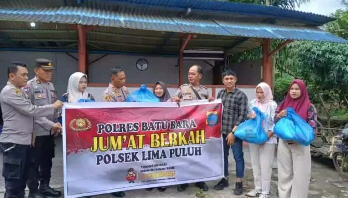 Polsek Lima Puluh Salurkan Bantuan Sembako Kepada Warga Kurang Mampu