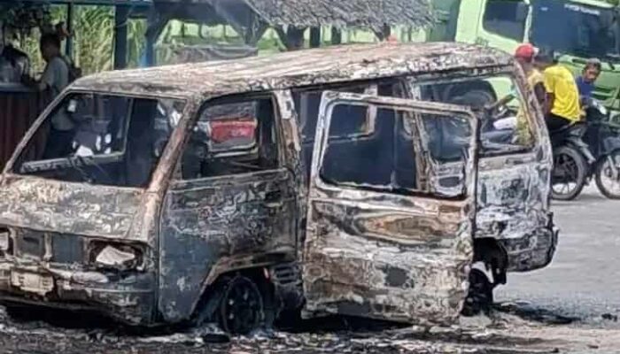 Diduga Hendak “Melansir BBM”, Minibus Terbakar di SPBU Pakam Raya