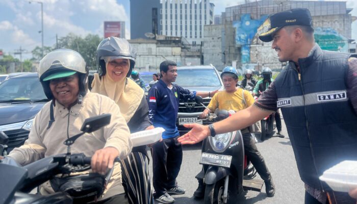 Forkopimcam Medan Petisah Berbagi Jumat Berkah 300 Makanan, Camat: Bentuk Perhatian dan Kepedulian Kami