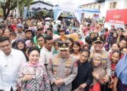 Kapolri dan Ketua Komisi IV DPR RI Salurkan 16 Truk Bantuan untuk Korban Bencana di Tapanuli Tengah