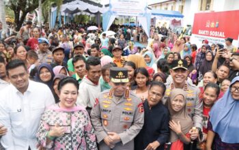 Kapolri dan Ketua Komisi IV DPR RI Salurkan 16 Truk Bantuan untuk Korban Bencana di Tapanuli Tengah