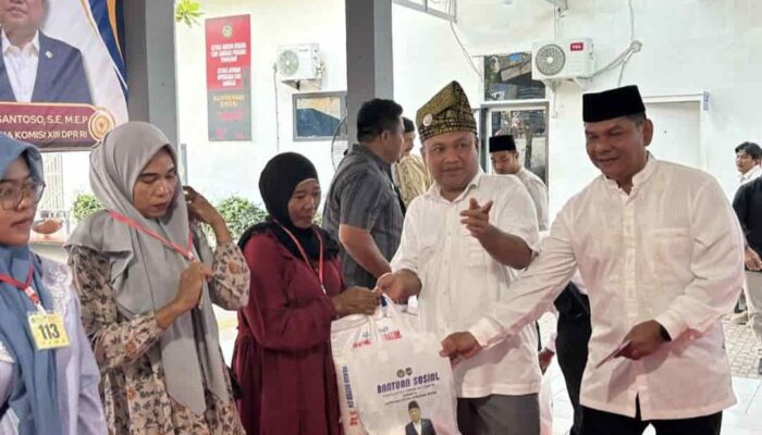 Wakil Ketua Komisi XIII DPR RI Sugiat Santoso Salurkan 50 Paket Sembako di Lapas Labuhan Ruku, Perkuat Kepedulian Ramadhan