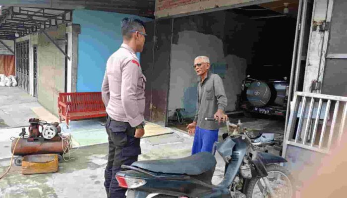 Polsek Tanjung Balai Selatan Sambangi Warga Lewat Program Door to Door