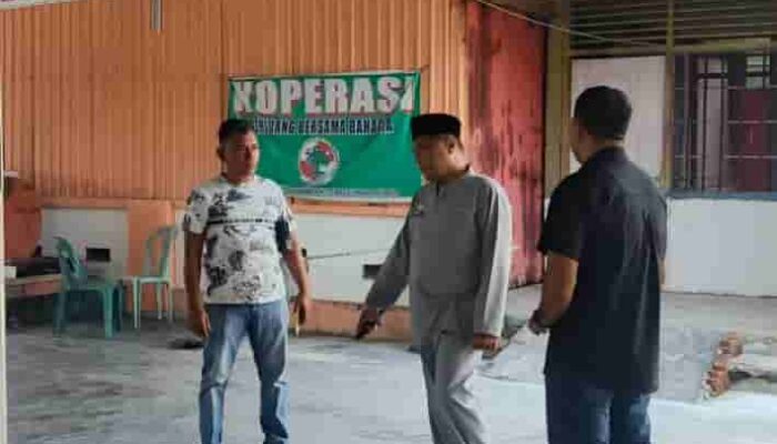 Kepala DPMPTSP Batubara Tinjau Bangunan Koperasi Berjuang Bersama Bahagia di Atas Lahan KUD Maju Bersama