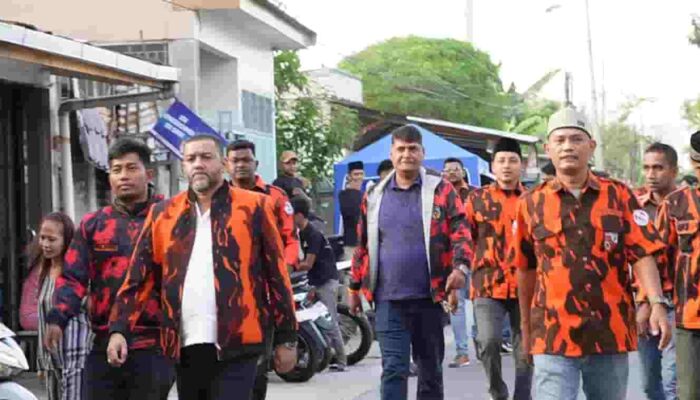 PAC Pemuda Pancasila Medan Polonia Borong Dagangan UMKM untuk Takjil Pengendara