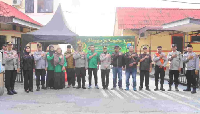 Kapolres Tebing Tinggi Bersama KBPP Polri dan PC HIMMAH Berbagi Takjil