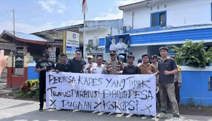 Dugaan Korupsi Dana Desa Memanas, Massa Geruduk Kantor Desa Tanjung Gusta