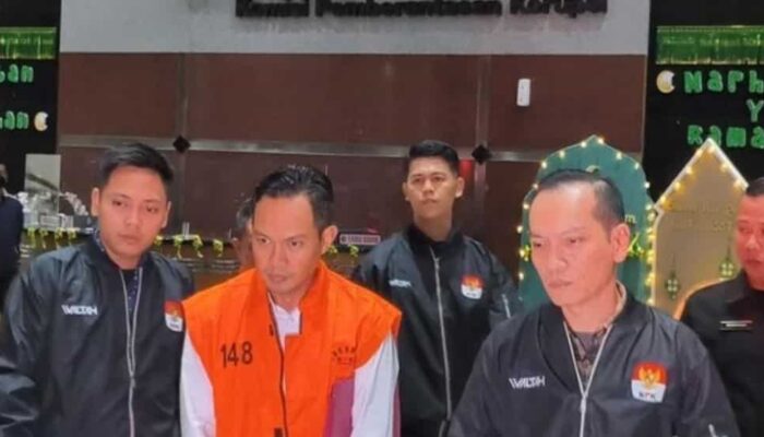 KPK Tahan Bupati Cilacap Syamsul Auliya Rachman Usai Terjaring OTT Dugaan Pemerasan