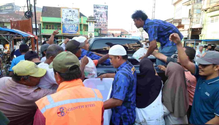 KOMBAT Langkat Bagikan 1.447 Paket Menu Berbuka Puasa