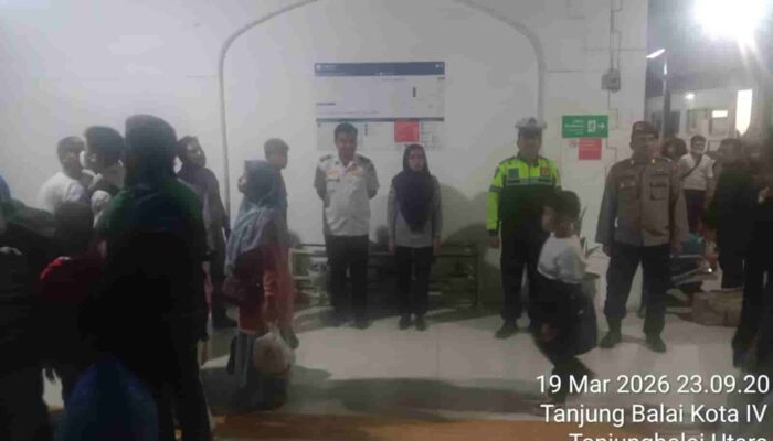 Pastikan Mudik Aman, Personel Polres Tanjungbalai Kawal Ketat Kedatangan Penumpang di Stasiun KA