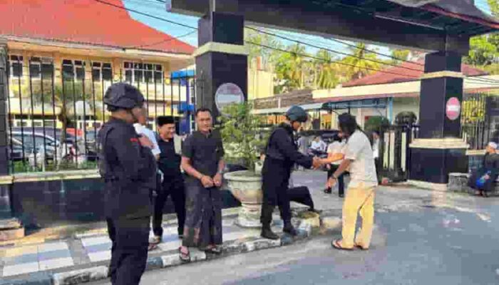 Brimob Sumut Hadirkan Rasa Aman, Pengamanan Sholat Idul Fitri di Gunungsitoli Berjalan Kondusif