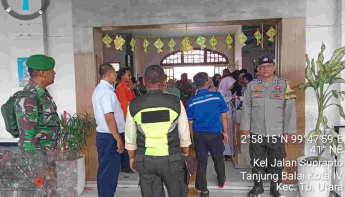 Pastikan Mudik Aman, Polsek Tanjungbalai Utara Jaga Ketat Stasiun Kereta Api