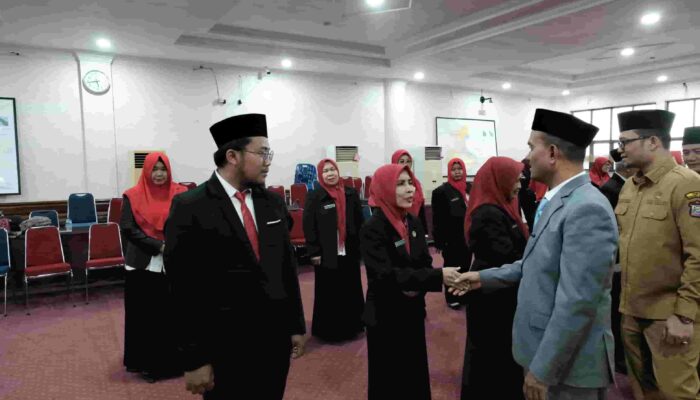 Wali Kota Mahyaruddin Salim Kukuhkan 11 Kepala Sekolah dan 11 Pejabat Fungsional di Lingkungan Pemko Tanjungbalai