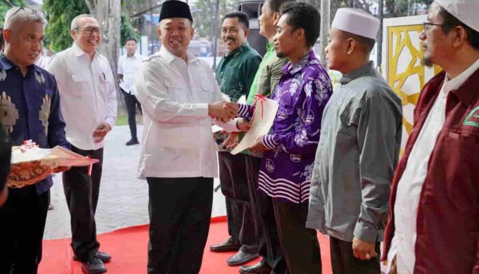 Percepat Sertipikasi Tanah Wakaf, Menteri ATR/BPN Serahkan 33 Sertipikat untuk Rumah Ibadah di Sulawesi Tengah