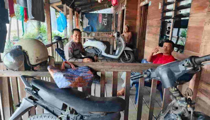 Dekati Warga, Bhabinkamtibmas Ajak Masyarakat Waspada Penipuan Online