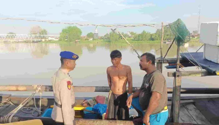 Sat Polairud Polres Tanjung Balai Sambangi Nelayan, Ingatkan Cuaca Buruk hingga Bahaya Barang Ilegal