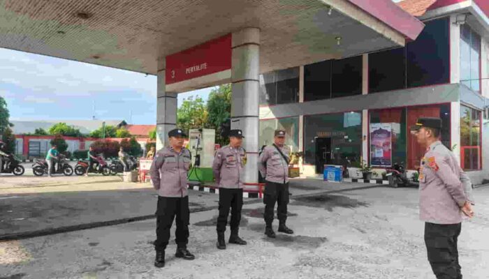 Pastikan Stok BBM Aman dan Kondusif, Polsek Sei Tualang Raso Kawal Ketat SPBU