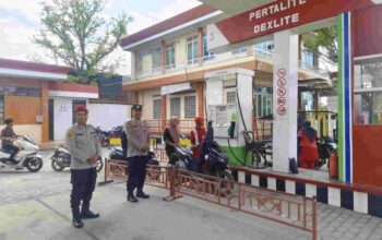 Pastikan Distribusi BBM Aman, Polsek Teluk Nibung Siagakan Personel di SPBU Letjend Suprapto