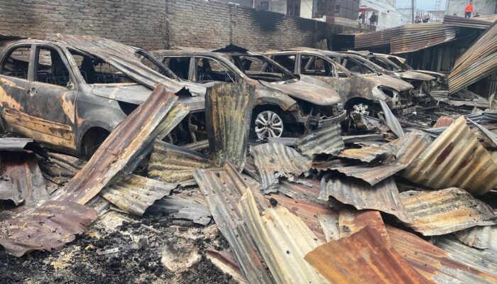 Ludes!Belasan Mobil Hangus Terbakar di Gudang Kisaran, Kerugian Capai Ratusan Juta Rupiah