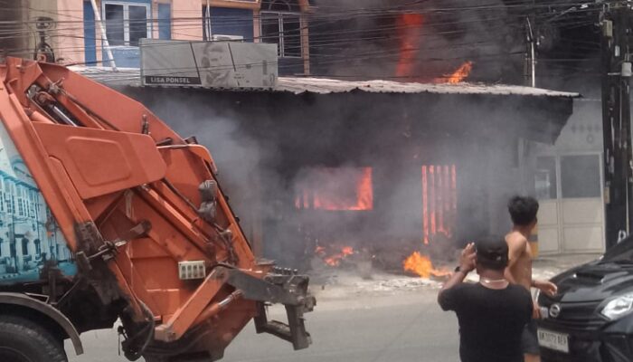 Kebakaran Hebat Landa Toko Cat di Marelan Pasar V Medan, Satu Orang Dikabarkan Tewas