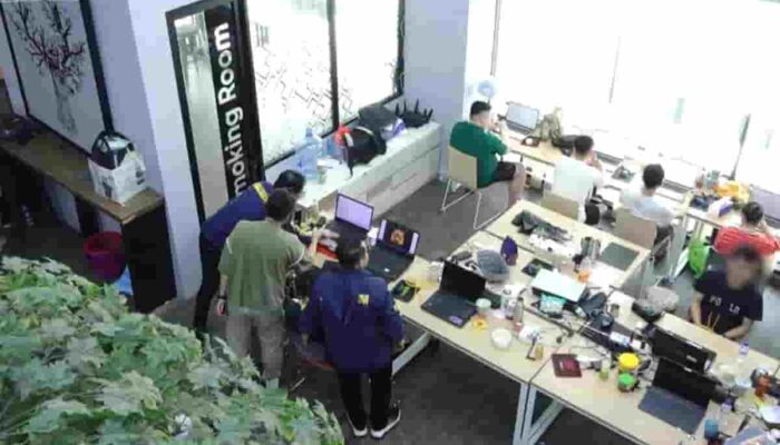 Penggerebekan Markas Judi Online di Hayam Wuruk, 321 WNA Diamankan Polisi