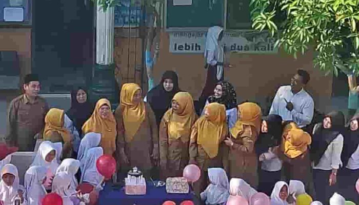 Kepala Sekolah SD 130001 Tanjungbalai Purna Tugas di Hari Ulang Tahun Sekolah ke-60