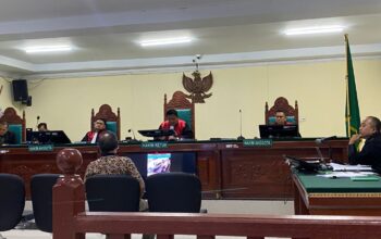 Sidang PKDRT Sherly Memanas, Ayah Terdakwa Tepuk Dada Tahan Kesedihan Dua Anaknya Babak Belur