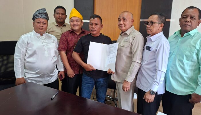 DPRD Batubara Bersama IWO Dan Zuriat Kedatukkan Lima Puluh Tandatangani Fakta Integritas