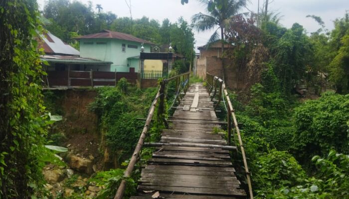 Kondisi Jembatan Titi Gantung Patumbak Kian Memprihatinkan, Warga Khawatir Ambruk