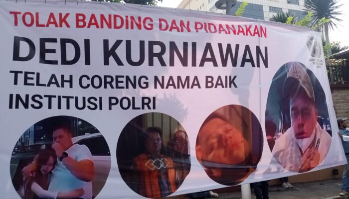 Gelar Aksi Ketiga, Massa Desak Kapolri Tolak Banding dan Pidanakan Kompol Dedi Kurniawan
