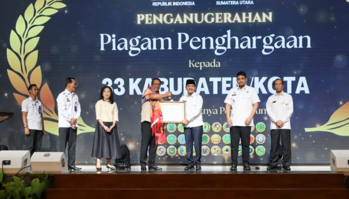 Wujudkan Kemudahan Akses Pelayanan Hukum Bagi Masyarakat, Wali Kota Tebing Tinggi Terima Penghargaan Dari Kementerian Hukum RI