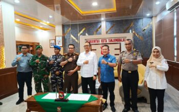 Ketua DPRD H. Tengku Eswin Hadiri Penandatanganan Komitmen SPMB Ramah 2026/2027: Wujudkan Pendidikan Bersih & Berintegritas