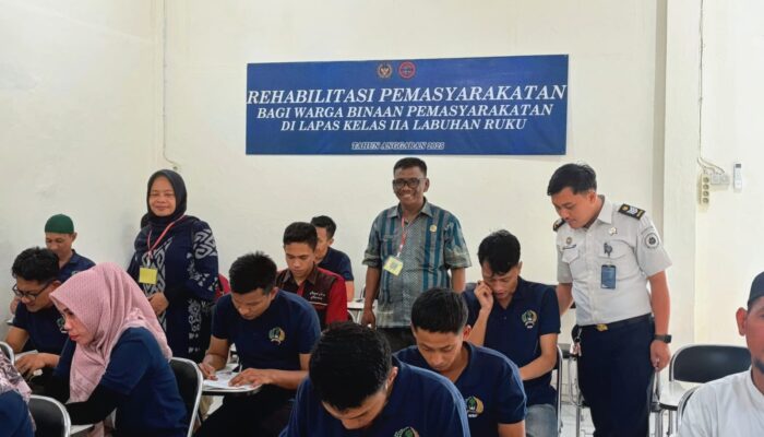 29 Warga Binaan Pemasyarakatan Lapas Kelas IIA Labuhan Ruku Ikut Ujian Akhir Penyetaraan 