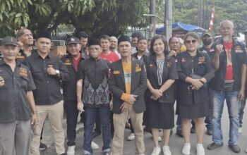 Tebar Kepedulian di Jumat Berkah, DPC GRIB Jaya Medan Bersama PAC GRIB Jaya Medan Petisah Bagikan 500 Nasi Kotak kepada Masyarakat