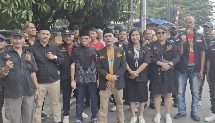 Tebar Kepedulian di Jumat Berkah, DPC GRIB Jaya Medan Bersama PAC GRIB Jaya Medan Petisah Bagikan 500 Nasi Kotak kepada Masyarakat
