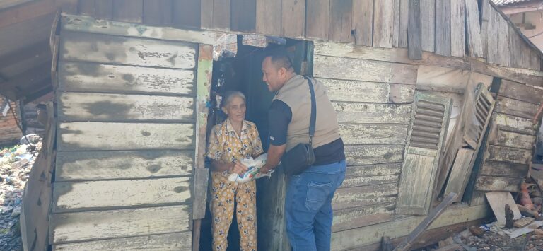 Tim Jurnalis KSJ Salurkan Sedekah Jumat untuk Janda dan Lansia Duafa di Bagan Deli
