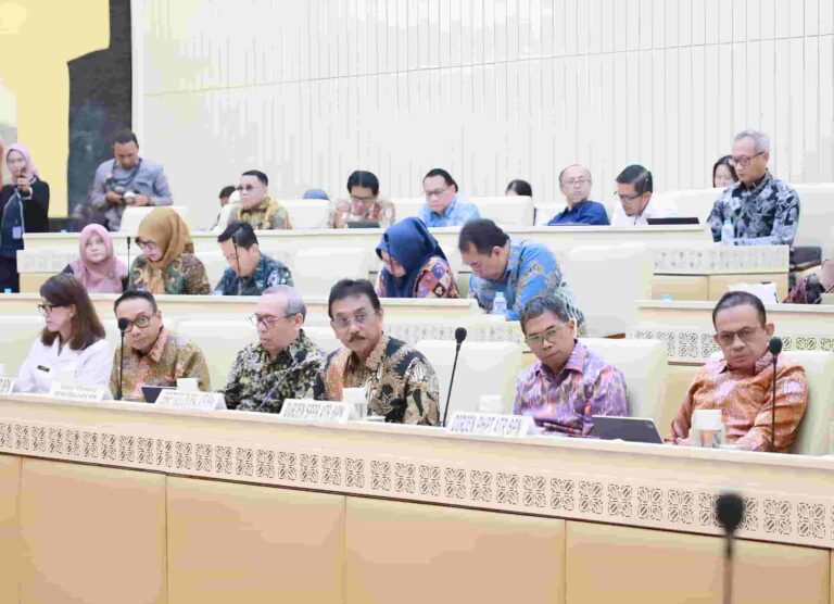 Sekjen ATR/BPN Paparkan Capaian Tujuh Layanan Prioritas dalam RDP Bersama Komisi II DPR RI