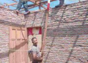 Diterjang Puting Beliung, Rumah Warga Rusak! Polisi-TNI Turun Tangan Gotong Royong Pasang Atap