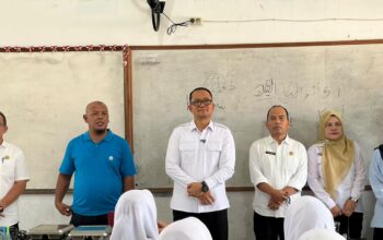 Sambut Program MBG, Kepala SMA Negeri 2 Tanjungbalai Dampingi Wawako Monitoring Distribusi Makanan Bergizi Gratis