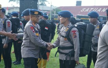 Gunung Sinabung Erupsi, Polda Sumut Gerak Cepat Siagakan 100 Personel Brimob dan Peralatan Lengkap