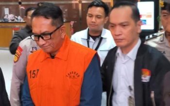 KPK Tahan Pejabat Bea Cukai Gatot Heroe, Diduga Terima Rp3,25 Miliar dari Bos BlueRay KPK Tahan Pejabat Bea Cukai Gatot Heroe, Diduga Terima Rp3,25 Miliar dari Bos BlueRay