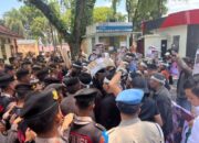 Puluhan Warga Geruduk Polda Sumut, Desak Kematian Winda Lorenza Gowasa Diusut Tuntas