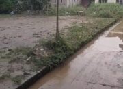 Rumah Terendam Lumpur di Sei Mati, Warga Minta Bantuan Pemerintah, Anak Sekolah Terpaksa Berjalan di Atas Lumpur