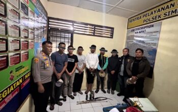 Enam Remaja Bawa Sajam dan Tiga Botol Diduga Molotov Diamankan Polisi di Karo
