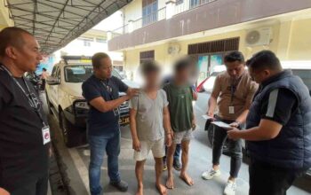 Polisi Sergap 2 “Spiderman” yang Lompati 10 Atap Rumah Warga, 4 Paket Sabu Diamankan