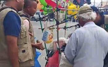 KSJ Sambangi Kaum Dhuafa dan Pedagang Jalanan di Helvetia, Pak Maspen Penjual Balon Sampaikan Terima Kasih