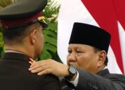 prabowo-sematkan-bintang-4-ke-jenderal-suyudi-dok-youtube-setpres-1790841214600_169